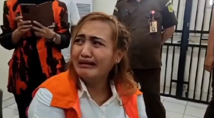 Lina Mukherjee Menangis Jelang Sidang Perdana Kasus
