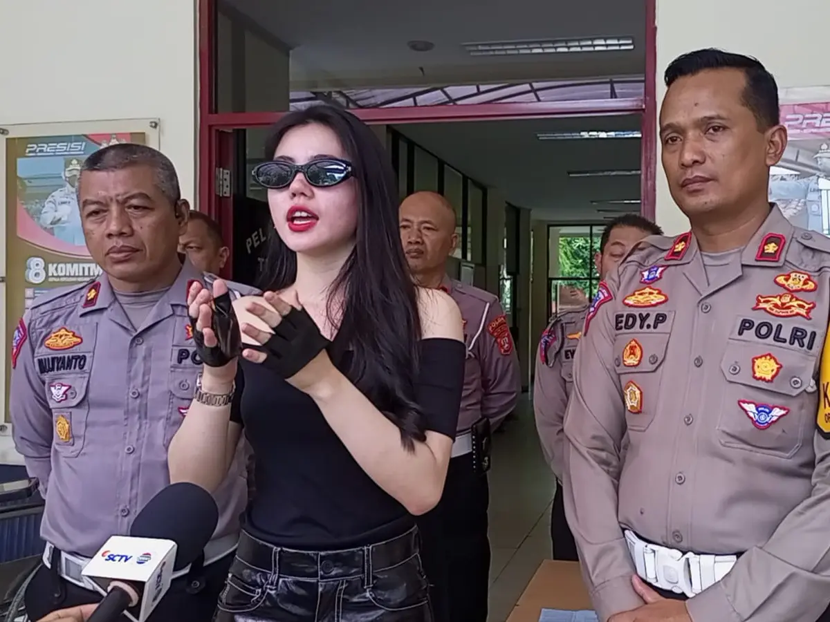 Kisah Kontroversial Zoe Levana di Jalur TransJakarta: Fakta dan Klarifikasi