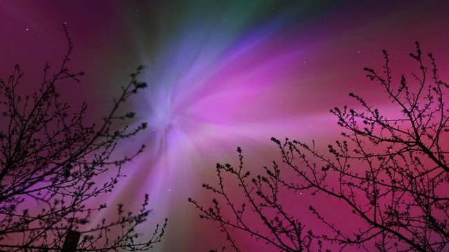 Aurora Borealis dan Australis: Perbincangan Netizen Indonesia Akibat Badai Matahari
