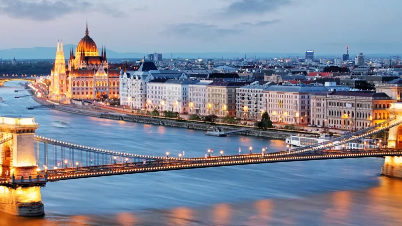 Budapest: Keindahan Arsitektur dan Sungai Danube yang Menyegarkan