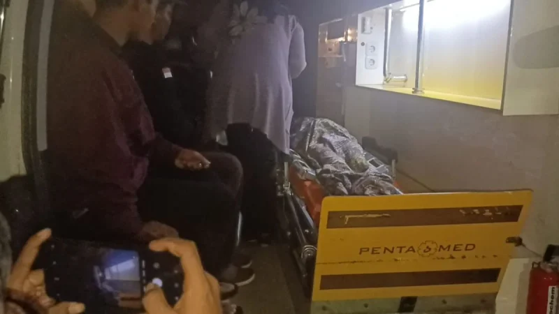 Jasad Siswa SD Subang Korban Bullying Tiba di Rumah Duka, Keluarga Berduka