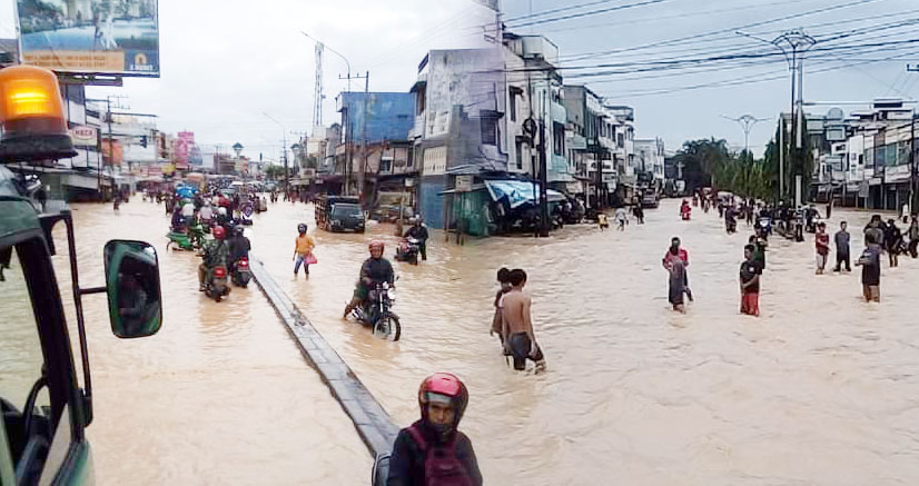 Banjir Rendam Simpang Kampung Lalang Medan: Banyak Motor Mogok, Warga Terjebak
