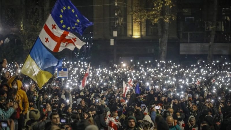 Inggris Menjatuhkan Sanksi Kepada Pejabat Georgia Atas Tindakan Keras Terhadap Protes