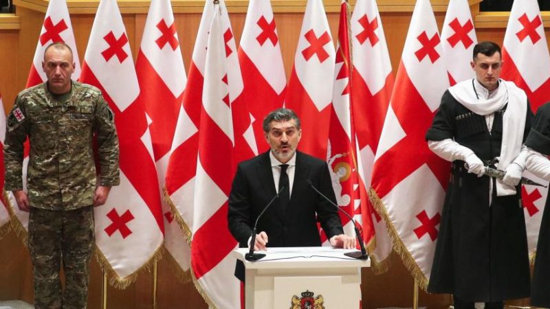 Presiden Georgia yang Pro-UE Berjanji Akan Tetap Menjabat