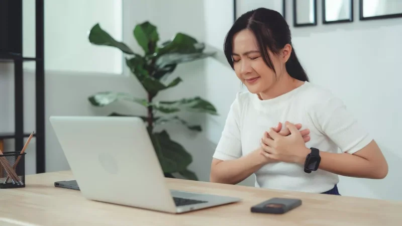 Bahaya Duduk Terlalu Lama bagi Kesehatan Jantung Anda