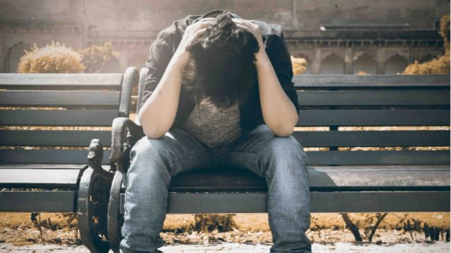 Lelah Tapi Tak Terlihat: Menyelami Luka yang Tak Berdarah di Dunia Mental